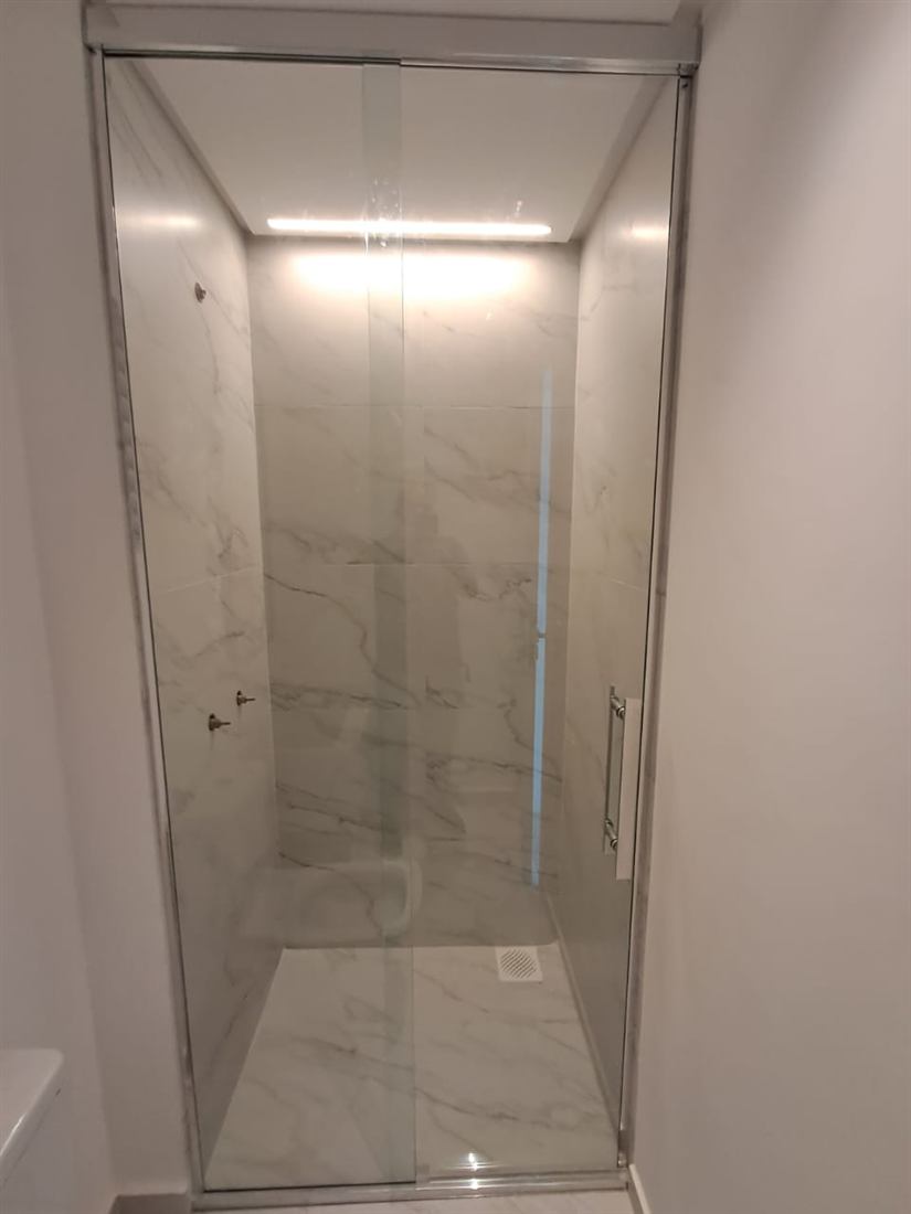 Box para banheiro de vidro temperado instalado pela MW Vidros