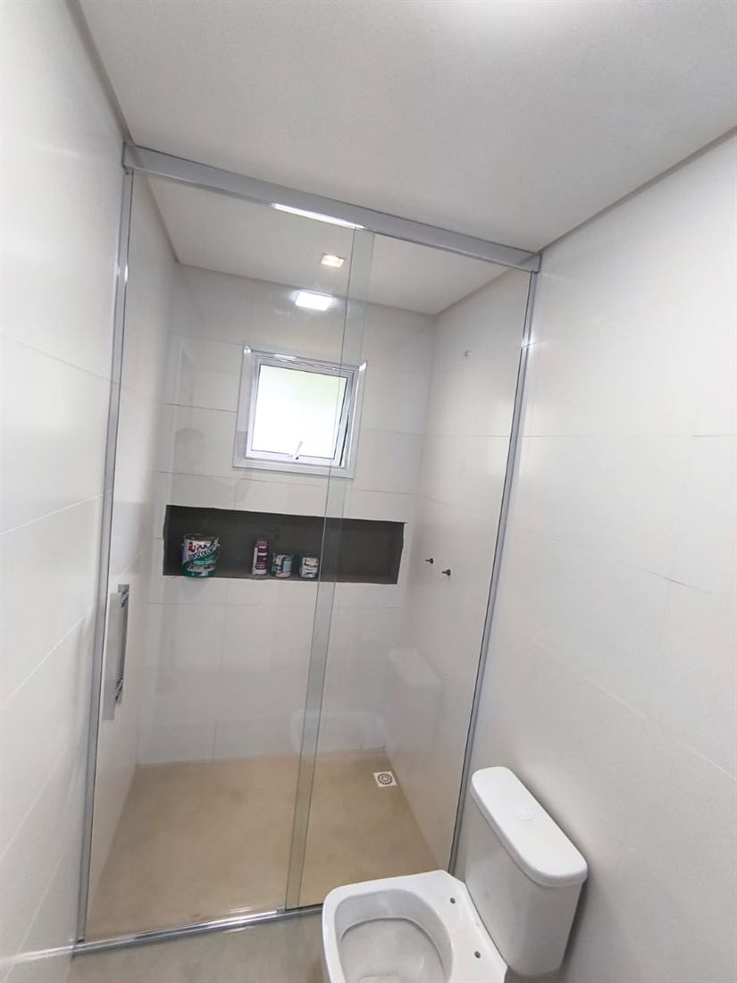 Box de banheiro com porta de correr
