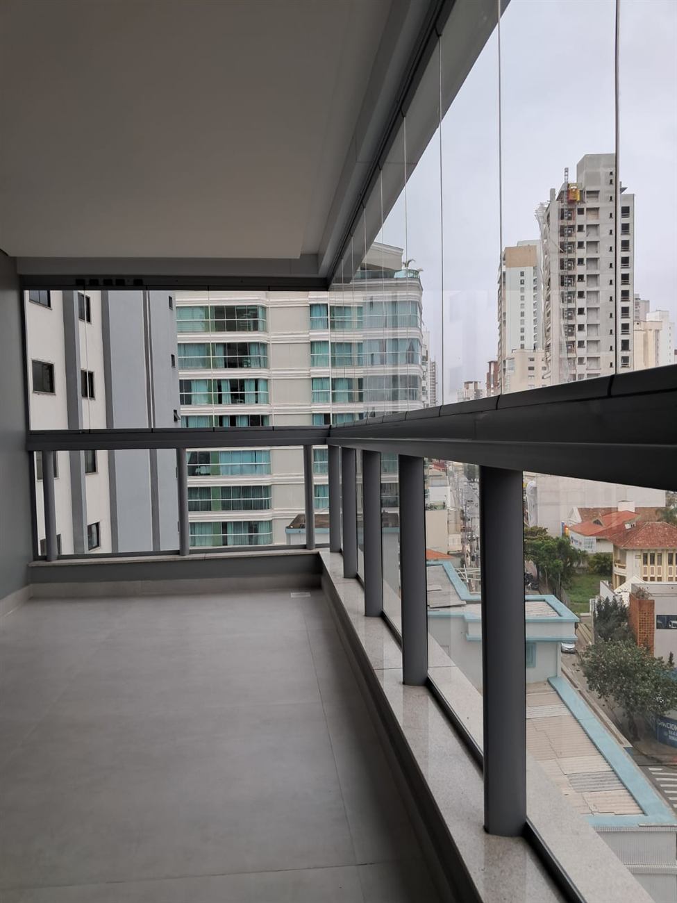 Esquadria de alumínio instalada em sacada